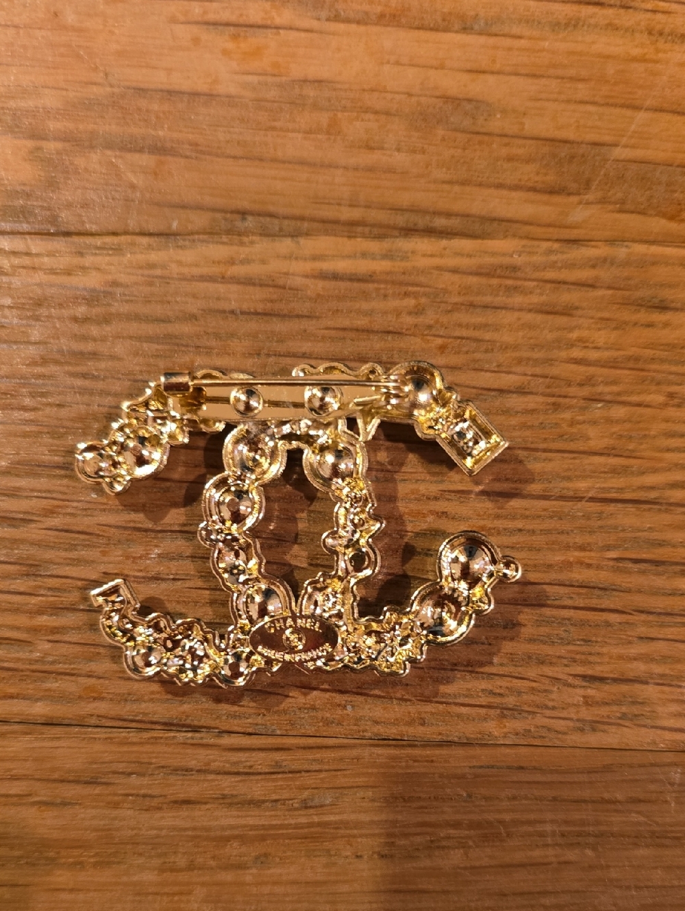 Pearl & Crystal Intertwined CC Logo Brooch - Gold Tone & Faux Pearl (Stamped) - Picture 3 of 5